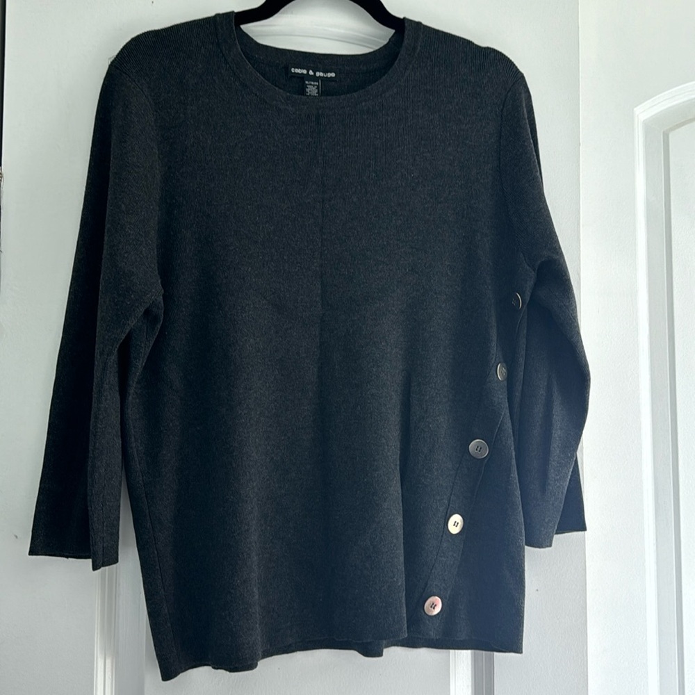 Cable & Gauge 3/4 sleeve sweater, side faux buttons size XL